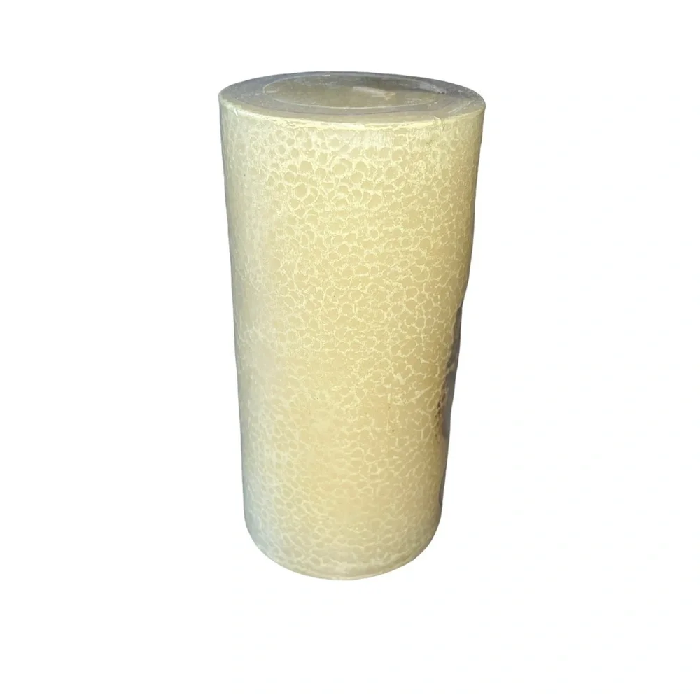 NWT Neiman Marcus Fleur De Lis Beewax Candle